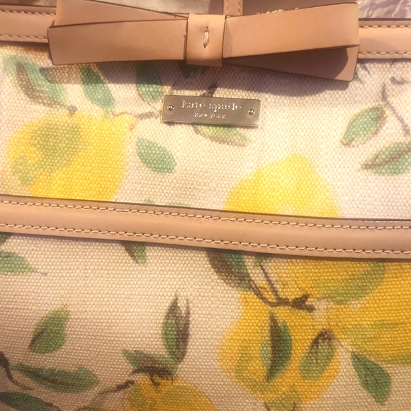 KATE SPADE CANVAS STORYBOOK LEMON PRINT TOTE EUC - Picture 2 of 12